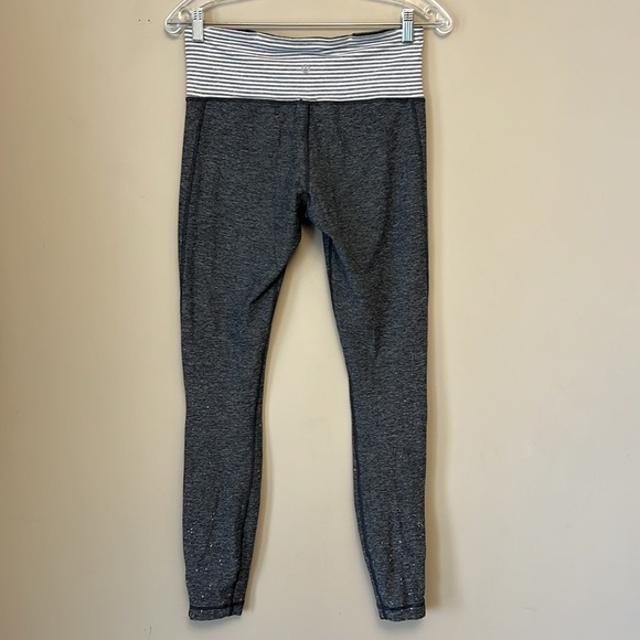 Lululemon Run: Turn Around Reversible Tight size 8 in  Heathered Grey - Picture 5 of 12